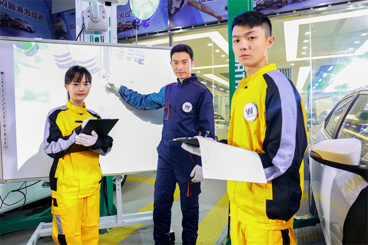 央視:職校生一樣能當兵、上大學、考研、公務員和事業編!