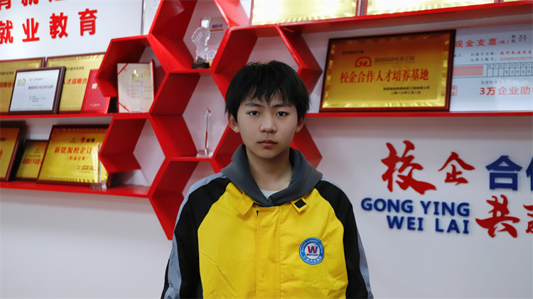 西安萬(wàn)通小萌新徐熙皓:從迷茫中專(zhuān)生到西安萬(wàn)通追夢(mèng)人,技術(shù)改變命運(yùn)!