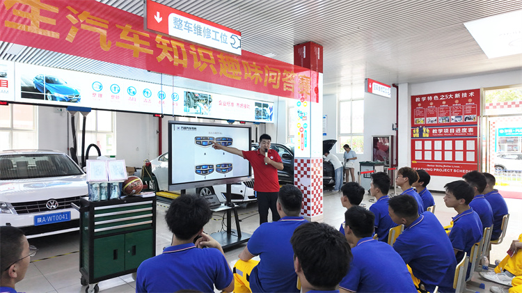趣味汽車知識挑戰(zhàn)賽燃爆西安萬通校園:以賽促學(xué)展技能風(fēng)采