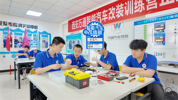 西安萬通智能汽車改造營圓滿收官!這群學生玩轉黑科技,帥炸了!