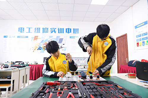 電工專(zhuān)修實(shí)訓(xùn)