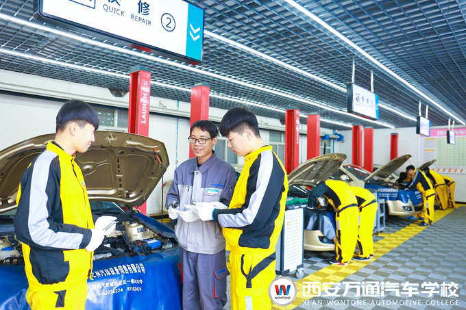 西安萬通汽車學校實訓課堂