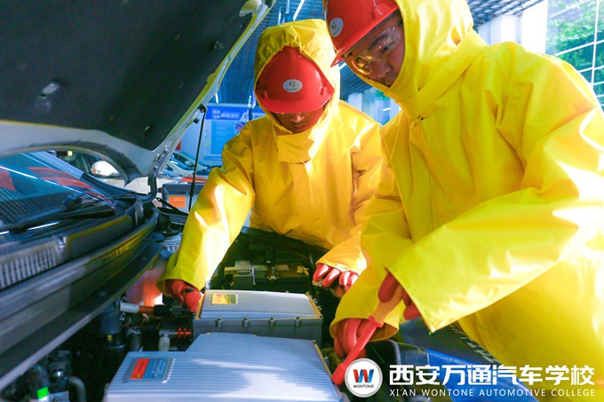 西安萬通汽車學(xué)校汽車新能源技術(shù)實(shí)訓(xùn) 西安萬通汽車學(xué)校汽車新能源技術(shù)實(shí)訓(xùn)