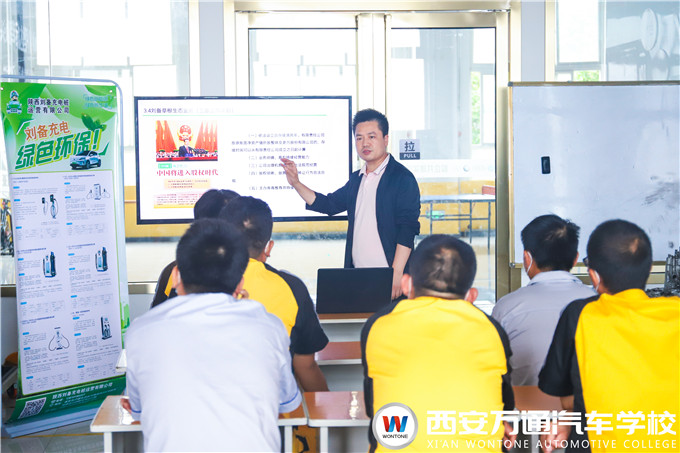 企業(yè)董事長(zhǎng)來校宣講,為萬(wàn)通學(xué)子職業(yè)發(fā)展帶來機(jī)遇