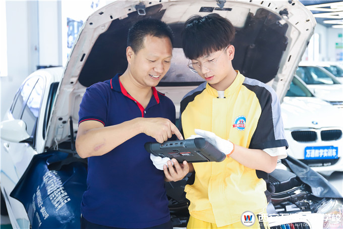 西安萬通助學子從909萬就業大軍里脫穎而出!