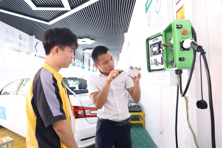 職位增多！新能源汽車行業新機遇！還不趕緊加入