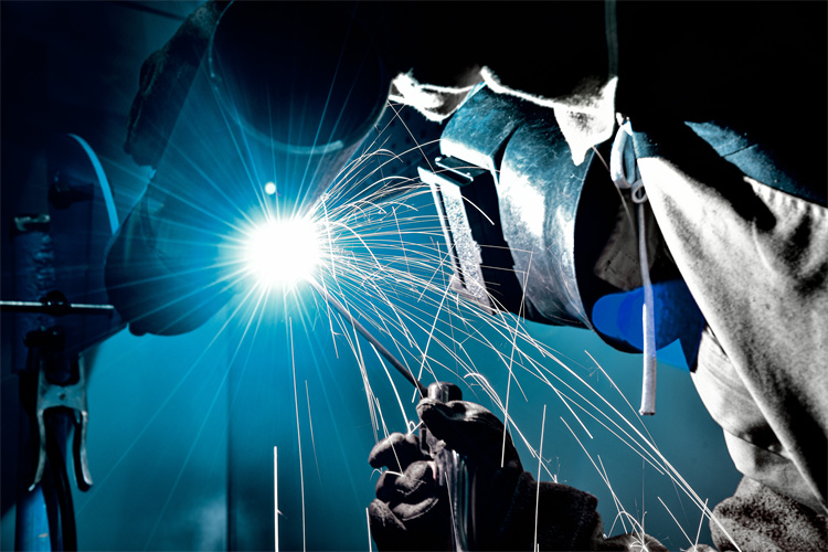 短期熱門專業|焊接：焊花飛舞成就別樣人生