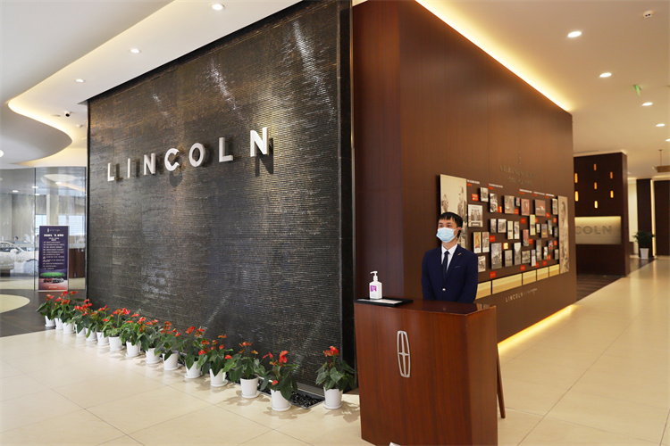 西安萬通汽車學(xué)校&中聯(lián)實(shí)業(yè)集團(tuán)(林肯4S服務(wù)中心)校企定制班火熱招生中!