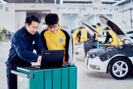 看這里、看這里,西安萬通助你走穩技能成才路!